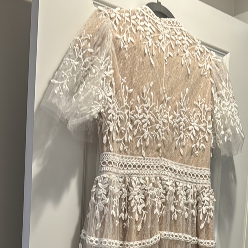 Ivy City Co White Lace Midi Dress - Picture 3 of 11